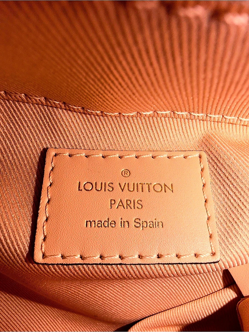 Louis Vuitton Damier Ebene Santa Monica Crossbody - Picture 4 of 16